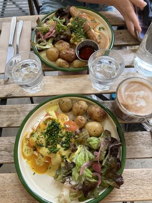 Breakfast Pancakes und Toast Benedict  at Aujourd'hui Demain Cafe in Paris