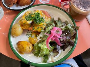 Eggs Benedict with salmon at Aujourd'hui Demain Cafe in Paris