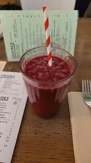 Red smoothy with red beets and berries at Aujourd'hui Demain Cafe in Paris
