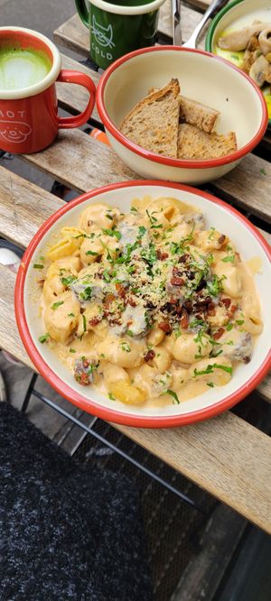 Mac'n'cheese carbonara moyen at Aujourd'hui Demain Cafe in Paris