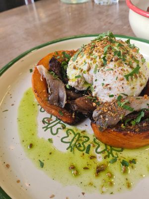 Funghi no-mozza (délicieux et léger !) at Aujourd'hui Demain Cafe in Paris