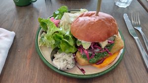 フィッシュバーガー at Aujourd'hui Demain Cafe in Paris