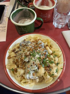 Mac and cheese carbonara   at Aujourd'hui Demain Cafe in Paris