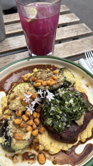 Filet tres tres tres minion 😍  at Aujourd'hui Demain Cafe in Paris