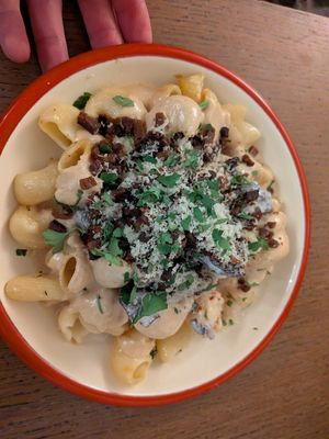 Mac and cheese carbonara at Aujourd'hui Demain Cafe in Paris