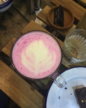 « Pink dragon latte » at Aujourd'hui Demain Cafe in Paris