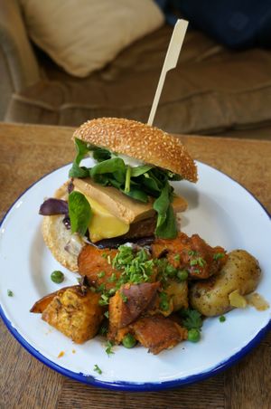 Christmas burger at Aujourd'hui Demain Cafe in Paris