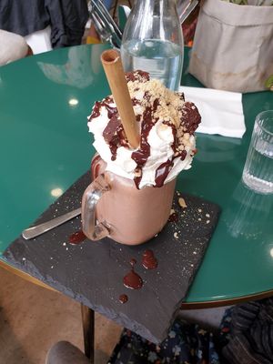 Ultimate freakshake (€8) at Aujourd'hui Demain Cafe in Paris