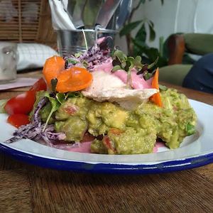 Toast avocat at Aujourd'hui Demain Cafe in Paris