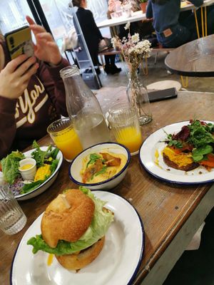 Vegan burger with beyond meat, pumpkin toast, pumpkin bowl and vegan Mac & cheese at Aujourd'hui Demain Cafe in Paris