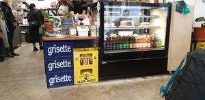 The counter at Aujourd'hui Demain Cafe in Paris