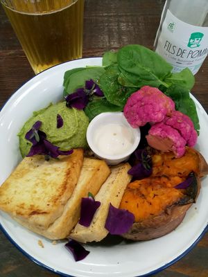 Seasonal bowl: Tofu in February 2020 at Aujourd'hui Demain Cafe in Paris