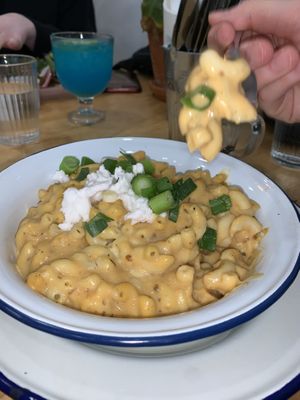 Mac and no cheese at Aujourd'hui Demain Cafe in Paris