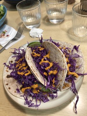Refreshing savoury vegan tacos at Healthy Penguin Cafe in Matsumoto