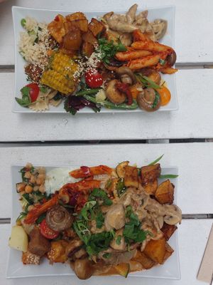 Two medium-sized plates at Sattgrün in Dusseldorf