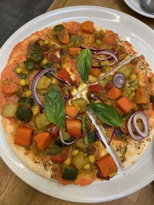 Gluten-free vegan pizza at True to Life II in Orihuela Costa