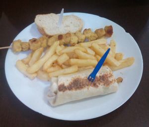 "pinchitos" and "rollito" from vegan tapas menu at Bar D'Kañas in Granada