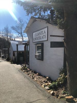 Storefront  at Juliantla Chocolate in Julian