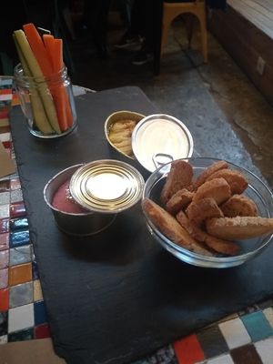 Hummus at La Reciclaria in Vic