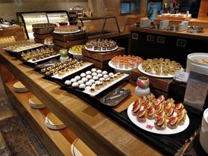 Food station 2 desserts at Amitabha Hotel Vegetarian - 阿弥陀佛大饭店·自助餐厅 in Fuzhou