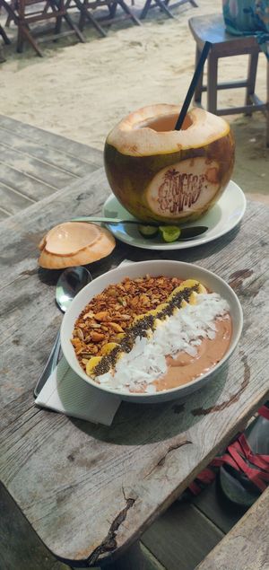 Vegan smoothie bowl (Willy Wonka) at Ginger & Jamu in Lembongan