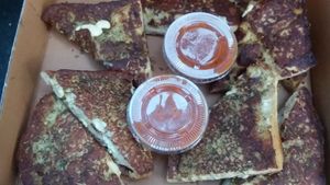 Cashew cheese garlic bread with marinara sauce at Fox & Fig in Savannah