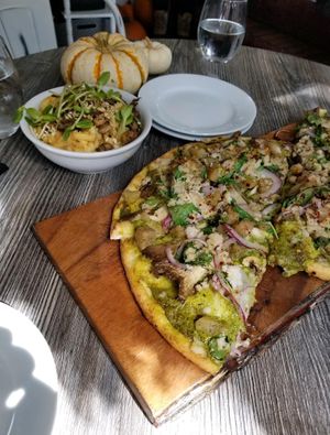 Green goddess pizza and smoky mac at Fox & Fig in Savannah