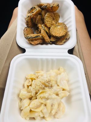 Fried pickles & Mac n’ Cheeze  at Murray Hillbilly in Jacksonville