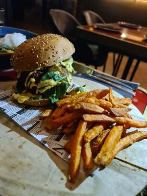 Wild Burger 🍔 with sweet potato 🍟  #Veganuary at Wild Food in Granada