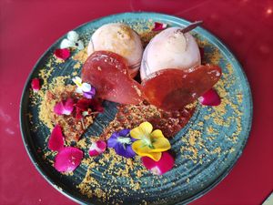 The two 'bees' with their caramel wings 😋 at Wild Food in Granada