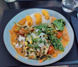 Red curry with vegan fried shrimps at Wild Food in Granada
