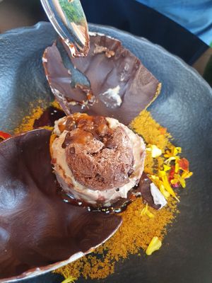 Huevo de chocolate relleno de bizcocho, mousse...impresionante at Wild Food in Granada