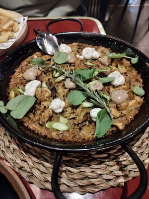 Oven baked arroz! Increíble! Las porciones son perfectas! at Wild Food in Granada