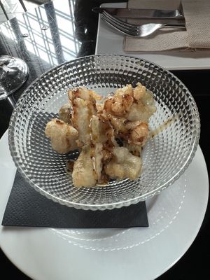 Coliflor tempura con salsa trufa como entrante gratuito   at Wild Food in Granada