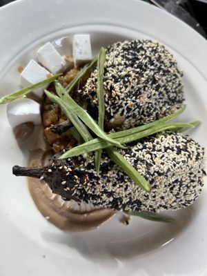 Berenjenas con quinoa y tofu y salsa miso con queso feta vegano  at Wild Food in Granada