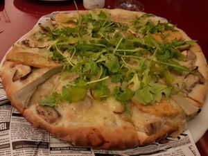 Truffle tempeh pizza at Wild Food in Granada