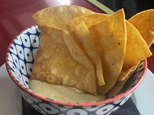 Aperitivo cortesía de la casa, humus. Se agradece!  at Wild Food in Granada