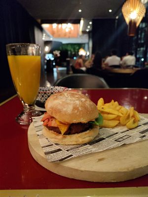 Hamburguesa beyond at Wild Food in Granada