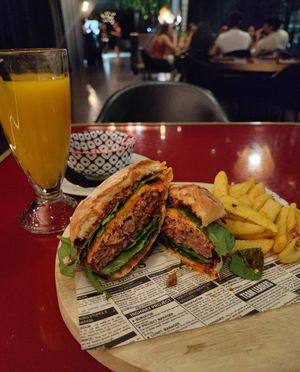 Hamburguesa beyond at Wild Food in Granada