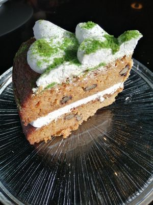 Pastel de zanahoria at Wild Food in Granada