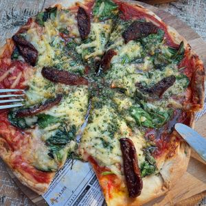 Pizza mediterranea at Wild Food in Granada