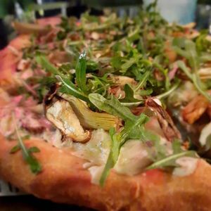 Pizza Tartufada, muy bueno at Wild Food in Granada