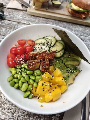 Poke bowl tropical at Wild Food in Granada