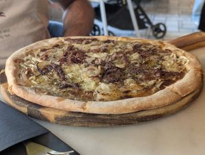 Pulled beef pizza at Wild Food in Granada