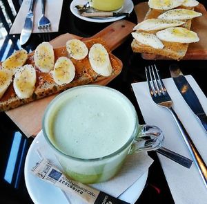 Toast & Green Breakfast at Wild Food in Granada