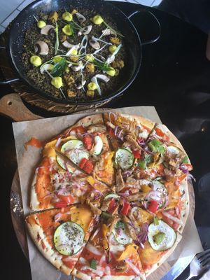 quinoa paella and the mediterranean pizza at Wild Food in Granada