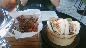 Alitas KFC y Pan Bao at Wild Food in Granada