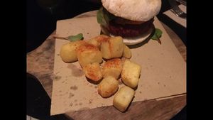 Potato’s and beer burger at Wild Food in Granada