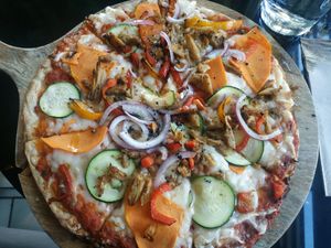 Pizza mediterránea at Wild Food in Granada