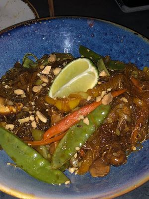 Pad thai. (La foto no está al nivel del plato, muy bueno!!) at Wild Food in Granada